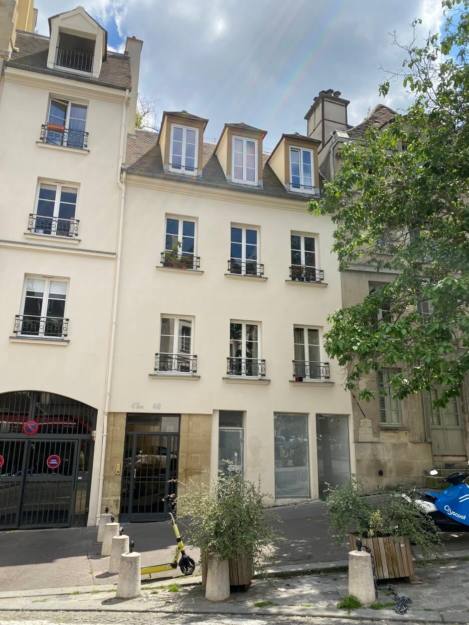 View of the apartment building for the apartment for sale in Paris