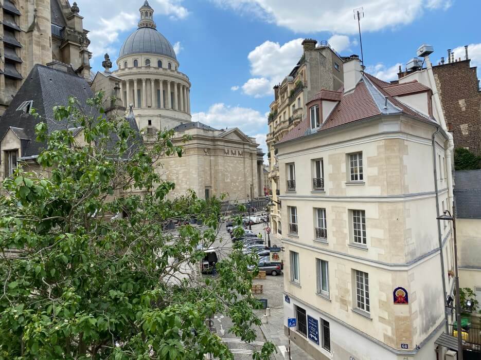 Photo of the building of the apartment for sale in Paris offered by the Adrian Leeds Group