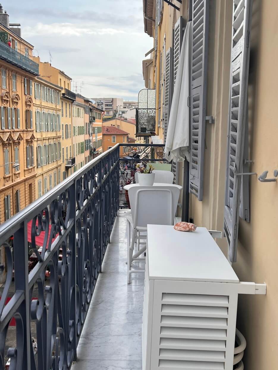 The hidden compressor on Adrian Leeds' balcony in Nice