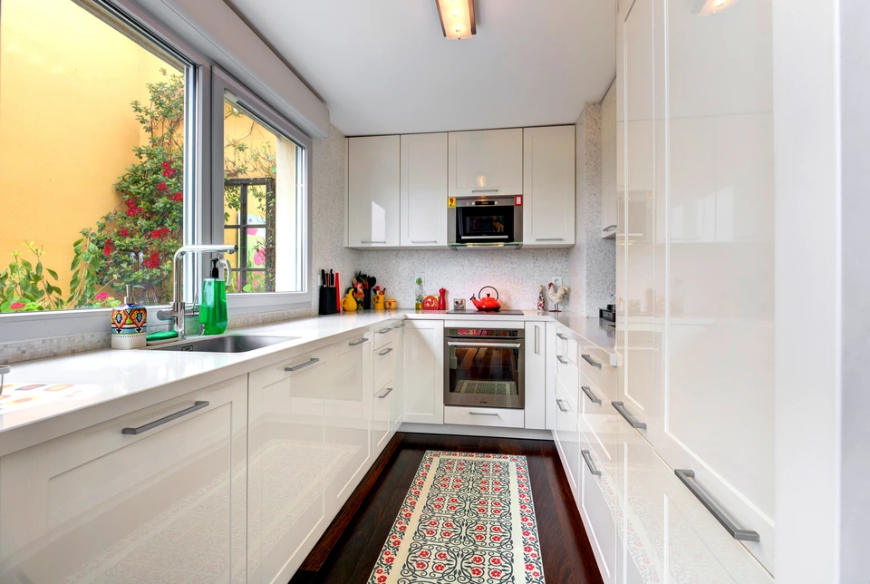 Modern, large kitchen with windows 4 ave Cyrille Besset, Nice duplex penthouse