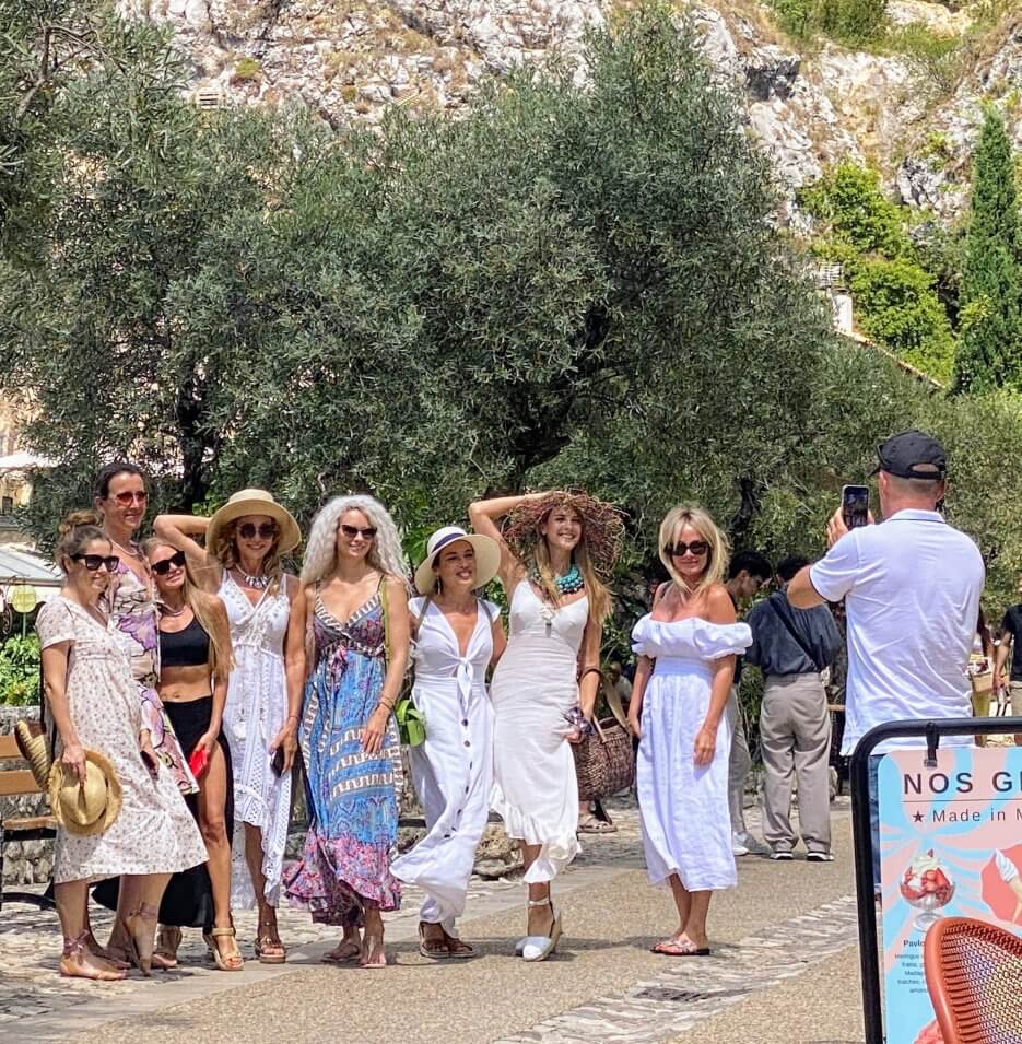 Group of Russian Girls posing in Moustiers-Sainte-Marie