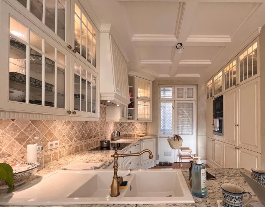 Example of a closed kitchen