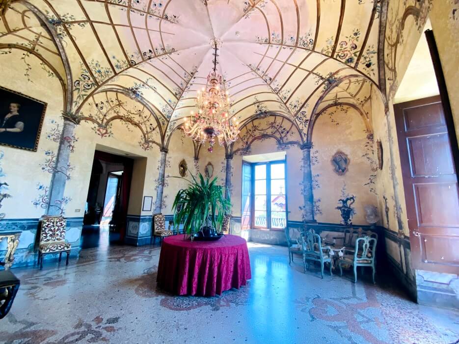 A domed room in the Palazzo Borremeo