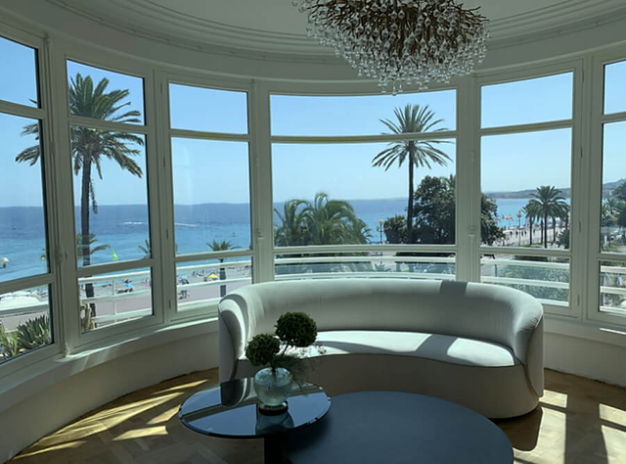 Living room of the Promenade apartment in Nice, interior design by Martine di Mattéo