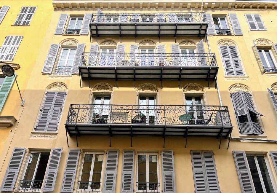 Adrian Leeds' apartment building in Nice