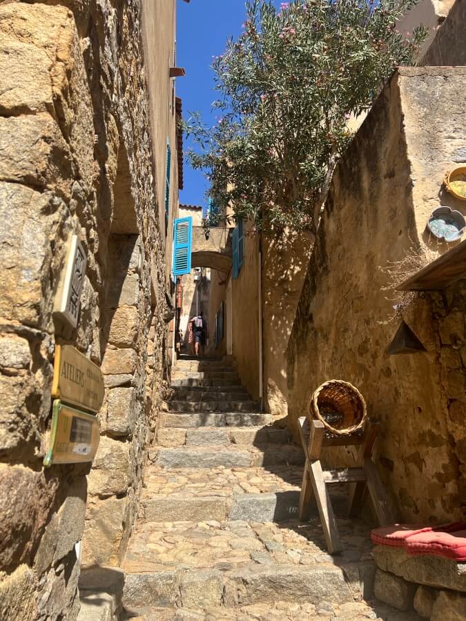 Cobblestone stairway in Pigna