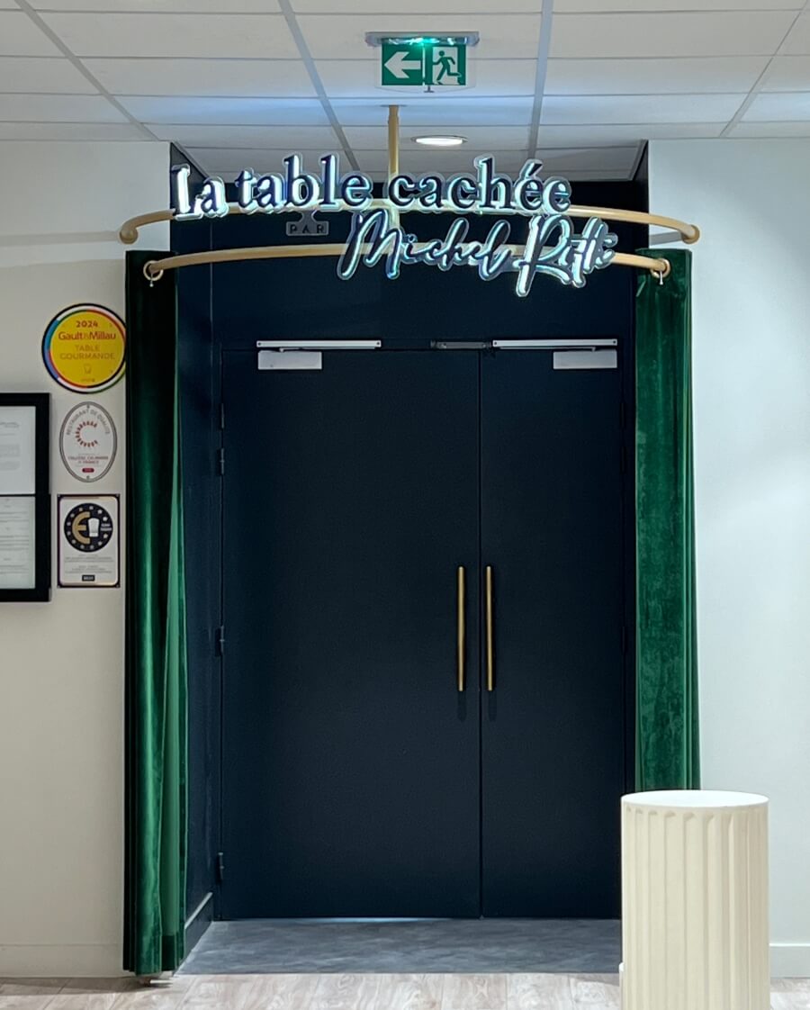 The entry facade to La table Cachée at the BHV in Paris