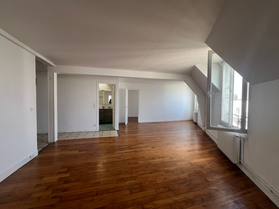 Adrian Leeds' apartment on rue du pont-aux-choux in Paris