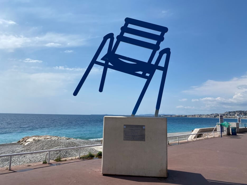 La Chaise Bleu, symbol of life in Nice