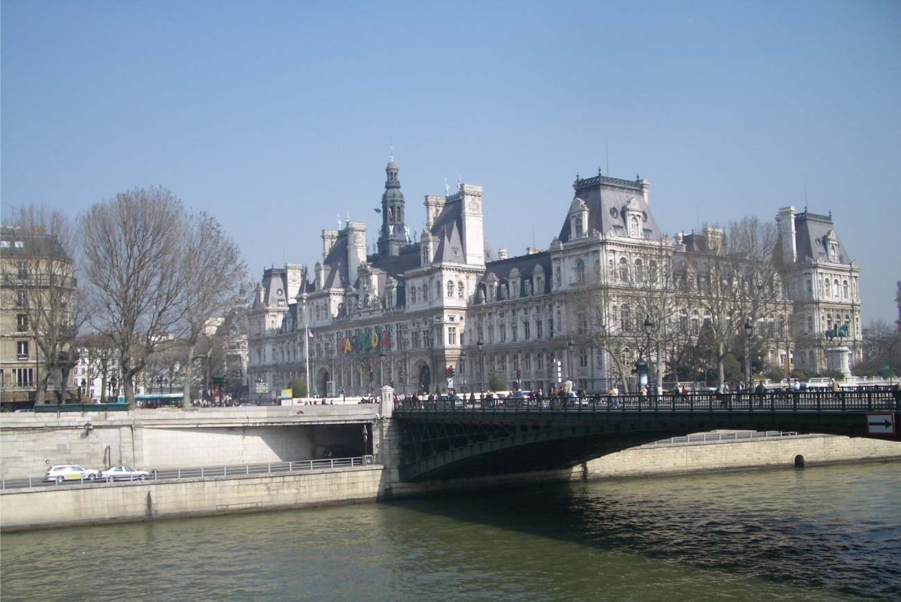Hotel de Ville on the Right Bank in Paris
