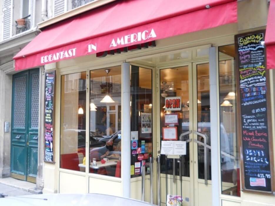 The facade of the restaurant Breakfast in America in Paris