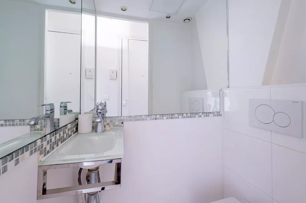 updated toilet at 9 rue Lagrange Paris 75005