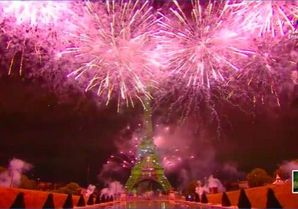 Parler Paris Nouvellelettre® by Adrian Leeds - Parisian Fireworks on the Tour Eiffel
