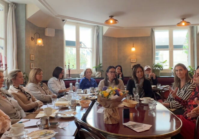 Adrian Leeds and Jane Byrd meet with real estate professionals from Houston and Ft Worth, Texas