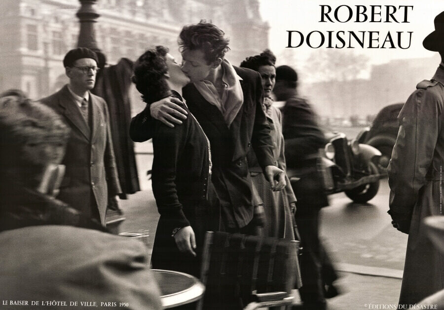 Photo: Le Baiser de l'Hotel de Ville Paris, 1950 by Robert Doisneau