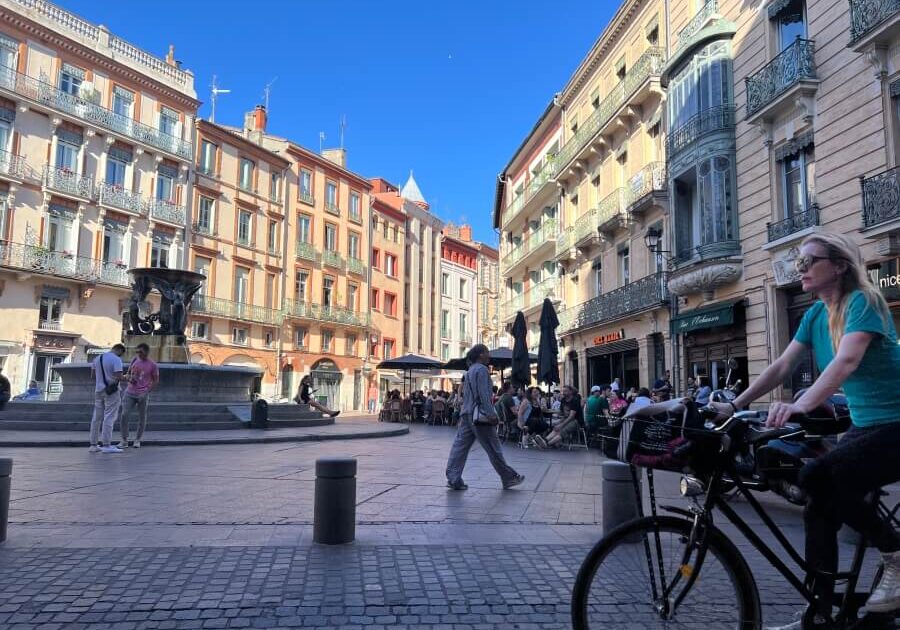 Encountering bicyclists in Toulouse, France