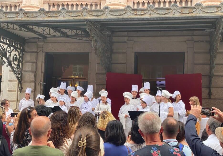 A kids choral group in chef garb singing in front of the Opera House in Nice