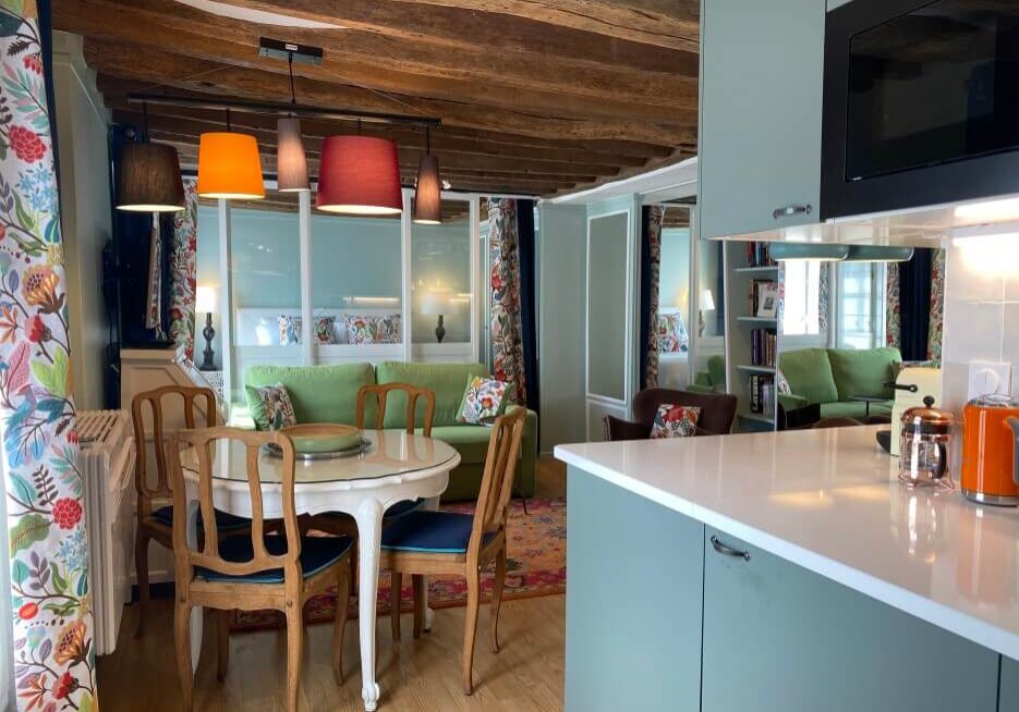 View of the kitchen/living room area of fractional property in Paris, Le Charles V