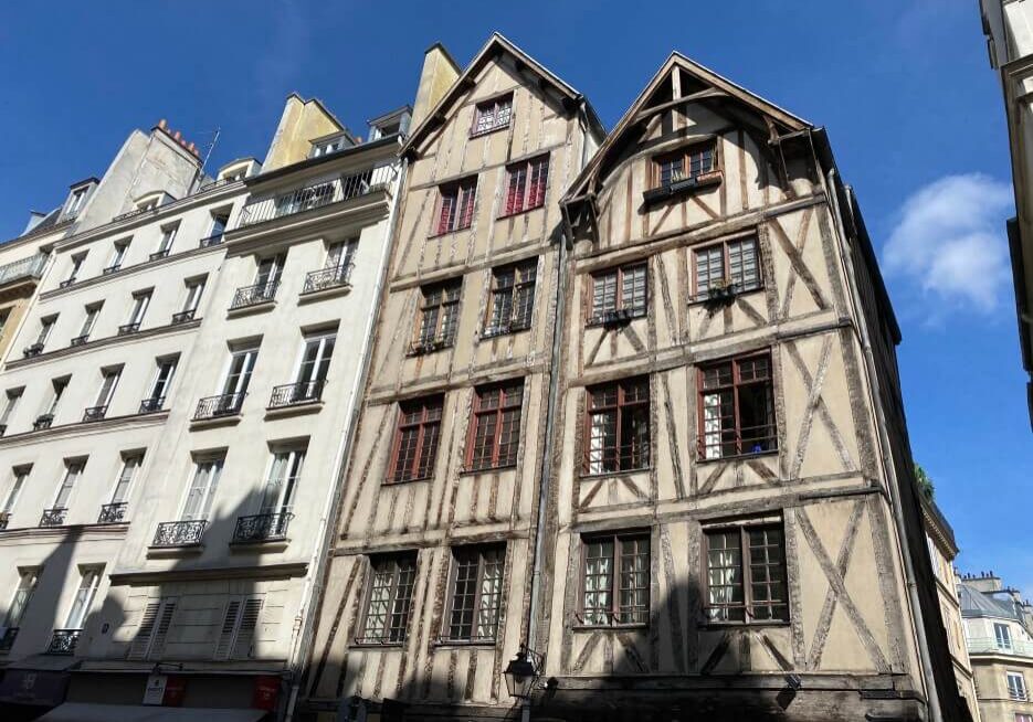 Building facade in which the Studio Miron is in Paris