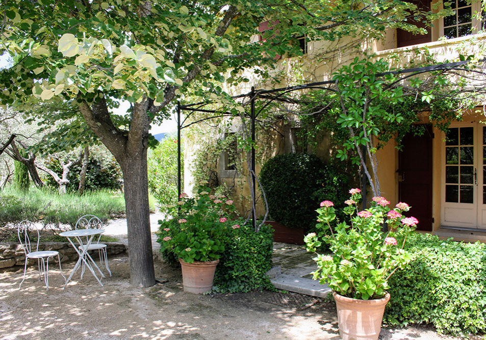 Les Olivettes Property - Lourmarin, France