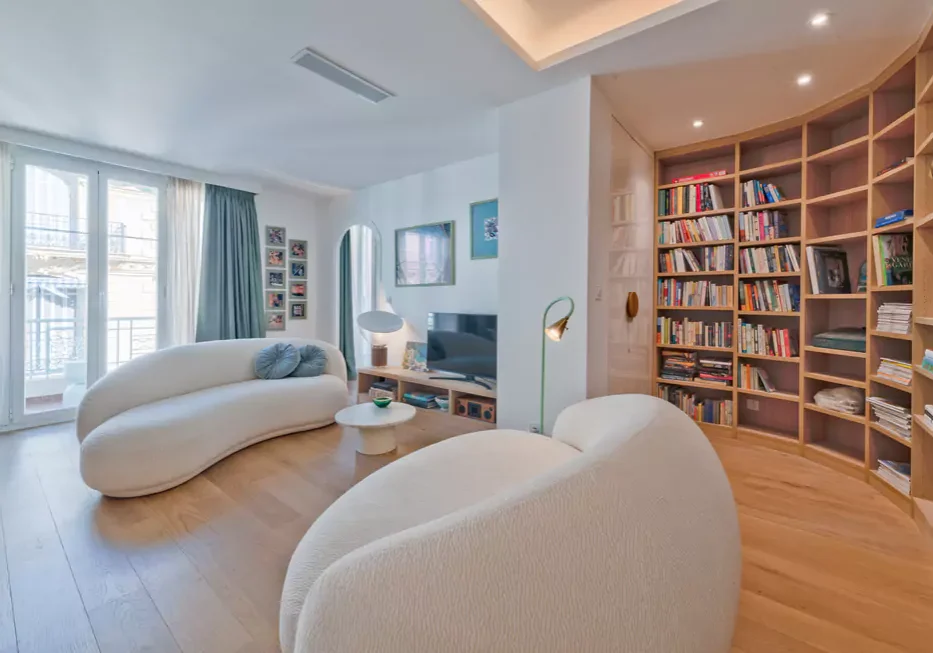Bright, large living area of 2 rue Maréchal Joffre Nice