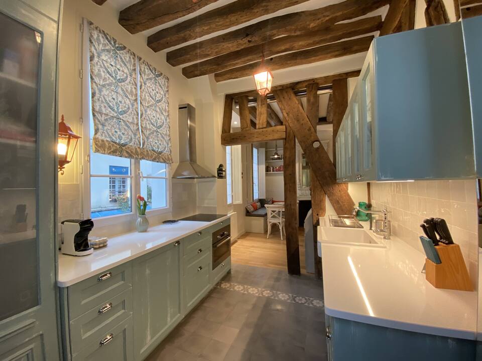 Custom La Lanterne kitchen