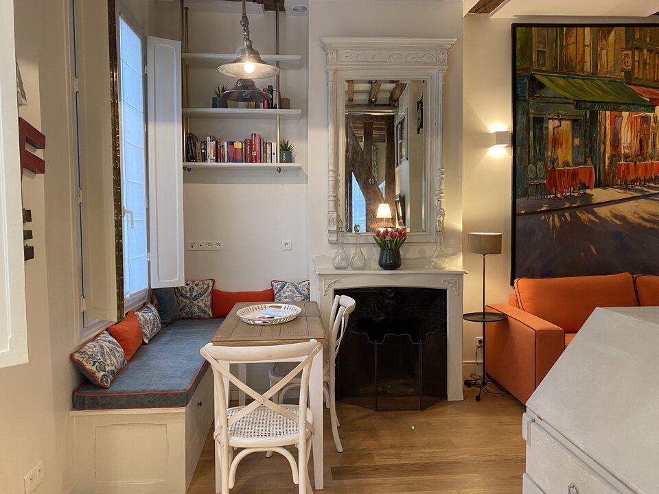 Dining and beautiful fireplace of La Lanterne