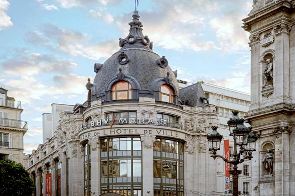 Exterior view of the building in which Le Bijou is located