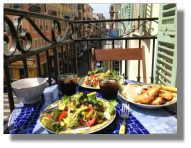 31-10-13Bonaparte-balcony-lunch