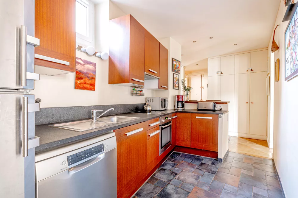 full kitchen with window and plenty of storage Rue de Palestro Paris France