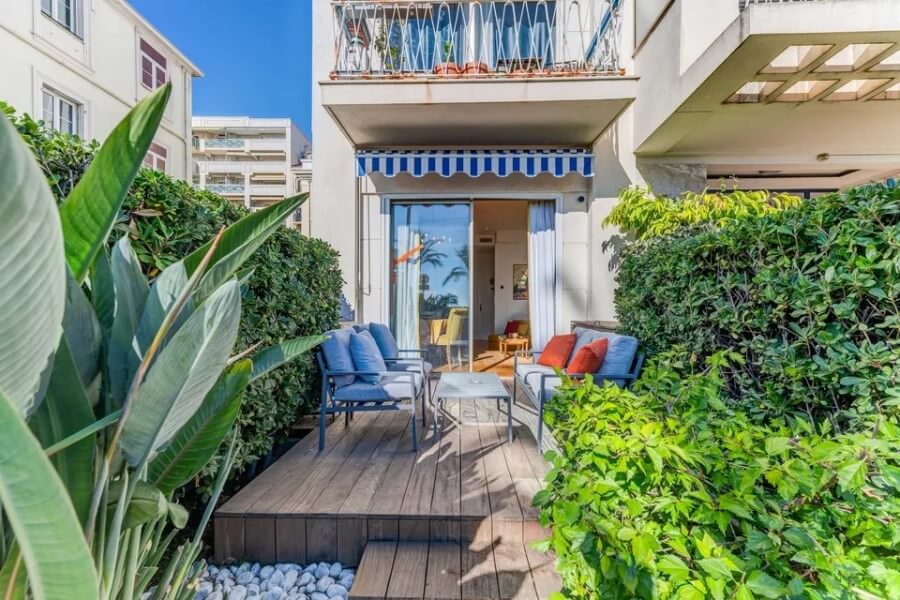 ALG For Sale: Luxury studio on the Promenade des Anglais in Nice https://adrianleeds.com/explore-properties-for-sale/on-the-market/large-studio-private-garden/
