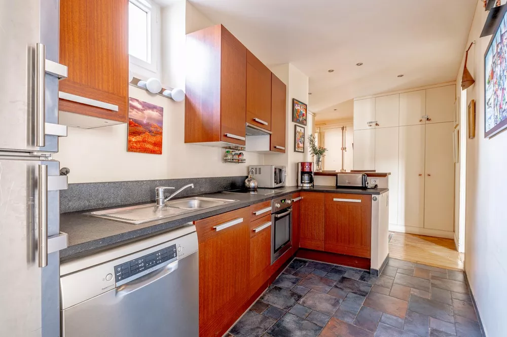 full kitchen with window and plenty of storage Rue de Palestro Paris France