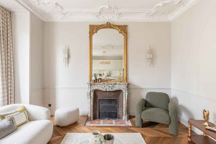 15 rue Madame tall ceilings in living and dining family area