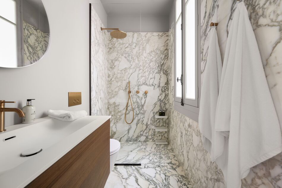 5 rue Madame luxury bathroom and shower