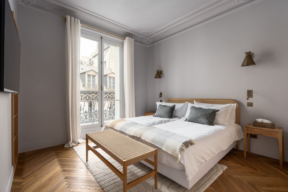 Bright spacious bedroom 15 rue Madame