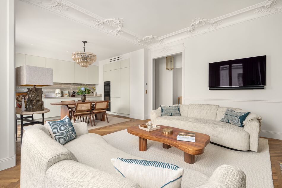 15 rue Madame large living and dining with windows