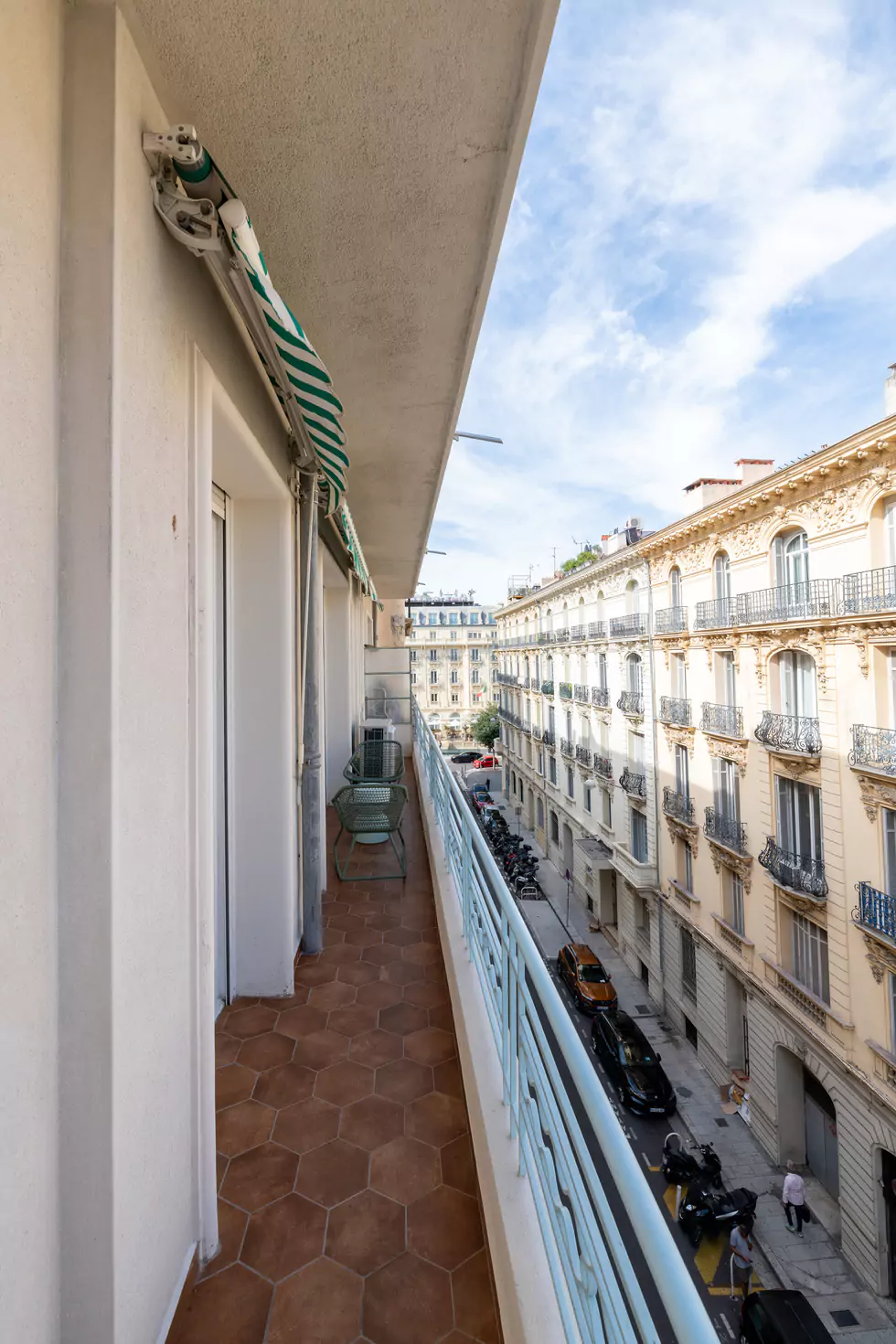 balcony that goes across the whole apartment 2 rue Maréchal Joffre Nice