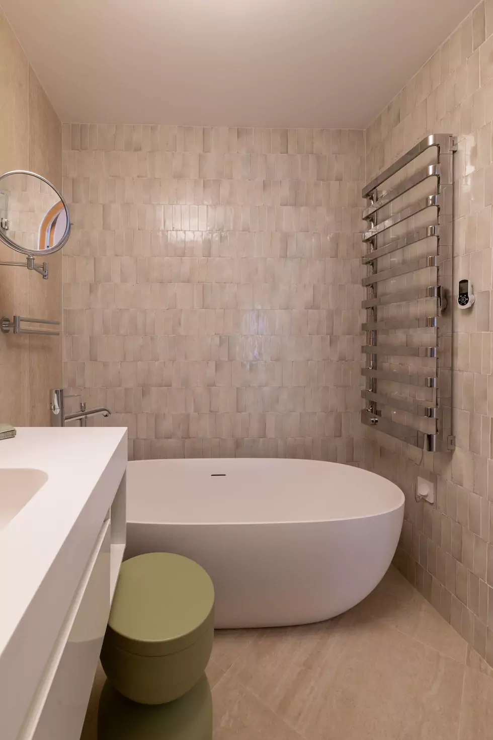 luxury tub in large custom bath at 2 rue Maréchal Joffre Nice