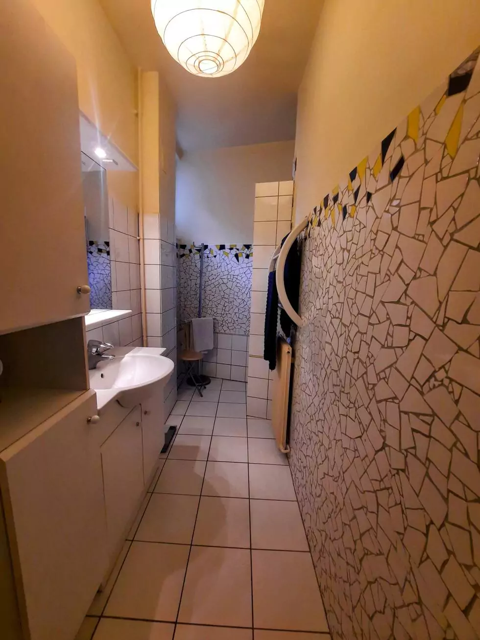 Tiled shower and bathroom at Two-Bedroom Pied-à-Terre