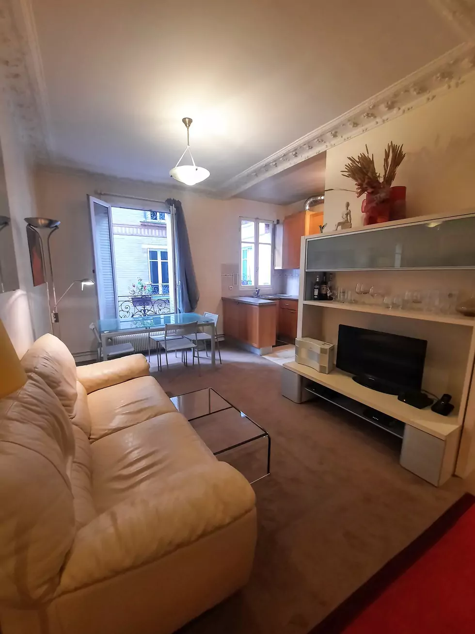 Large living dining area at Two-Bedroom Pied-à-Terre