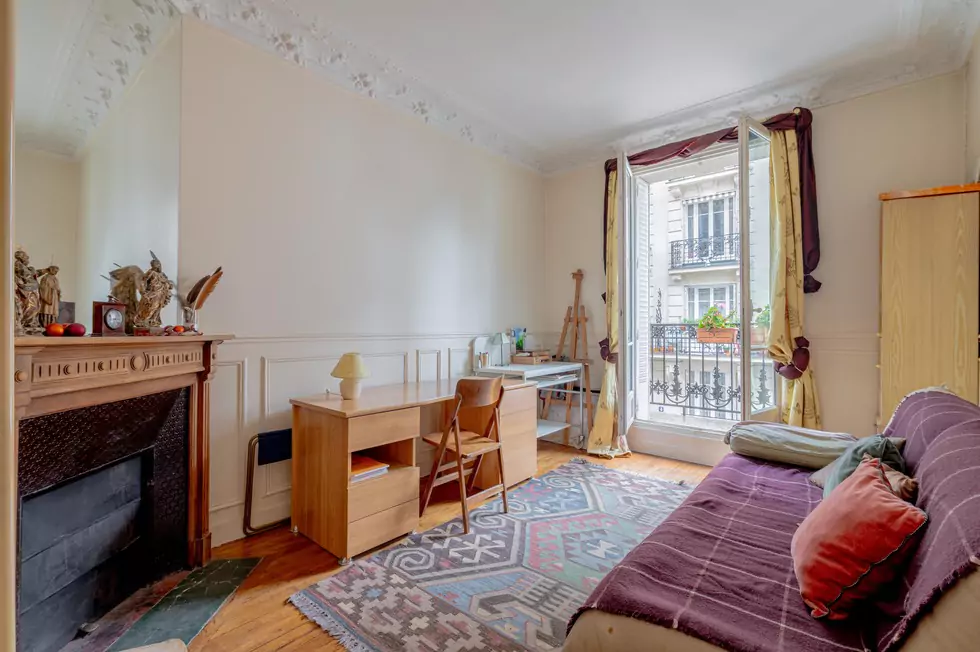 Large 2nd bedroom fireplace Balcony view Two-Bedroom Pied-à-Terre