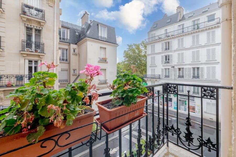 ALG For Sale: 2-bedroom in Paris on rue Severo https://adrianleeds.com/explore-properties-for-sale/on-the-market/two-bed-pied-a-terre/