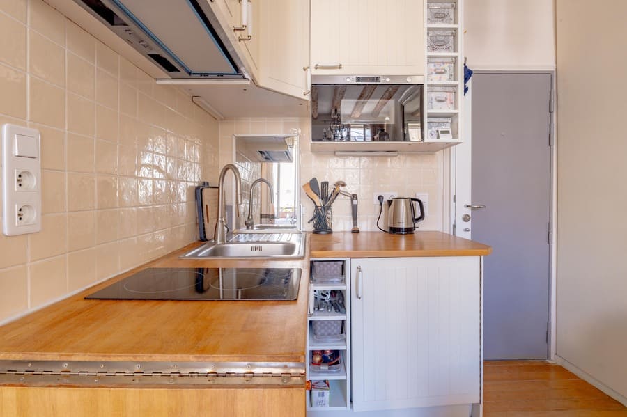 Fully equipped kitchen of 50 rue Volta