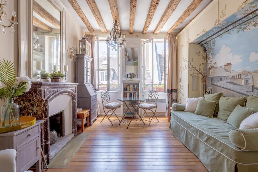 Large bright studio with exposed beams 50 rue Volta in Paris